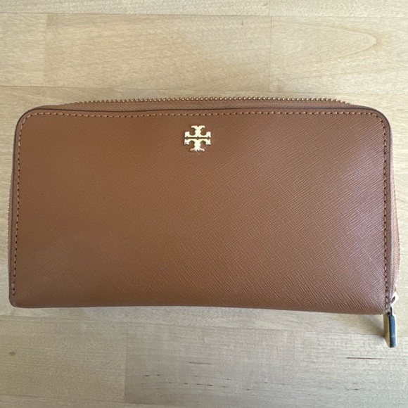 Tory Burch Continental Wallet - Picture 1 of 3